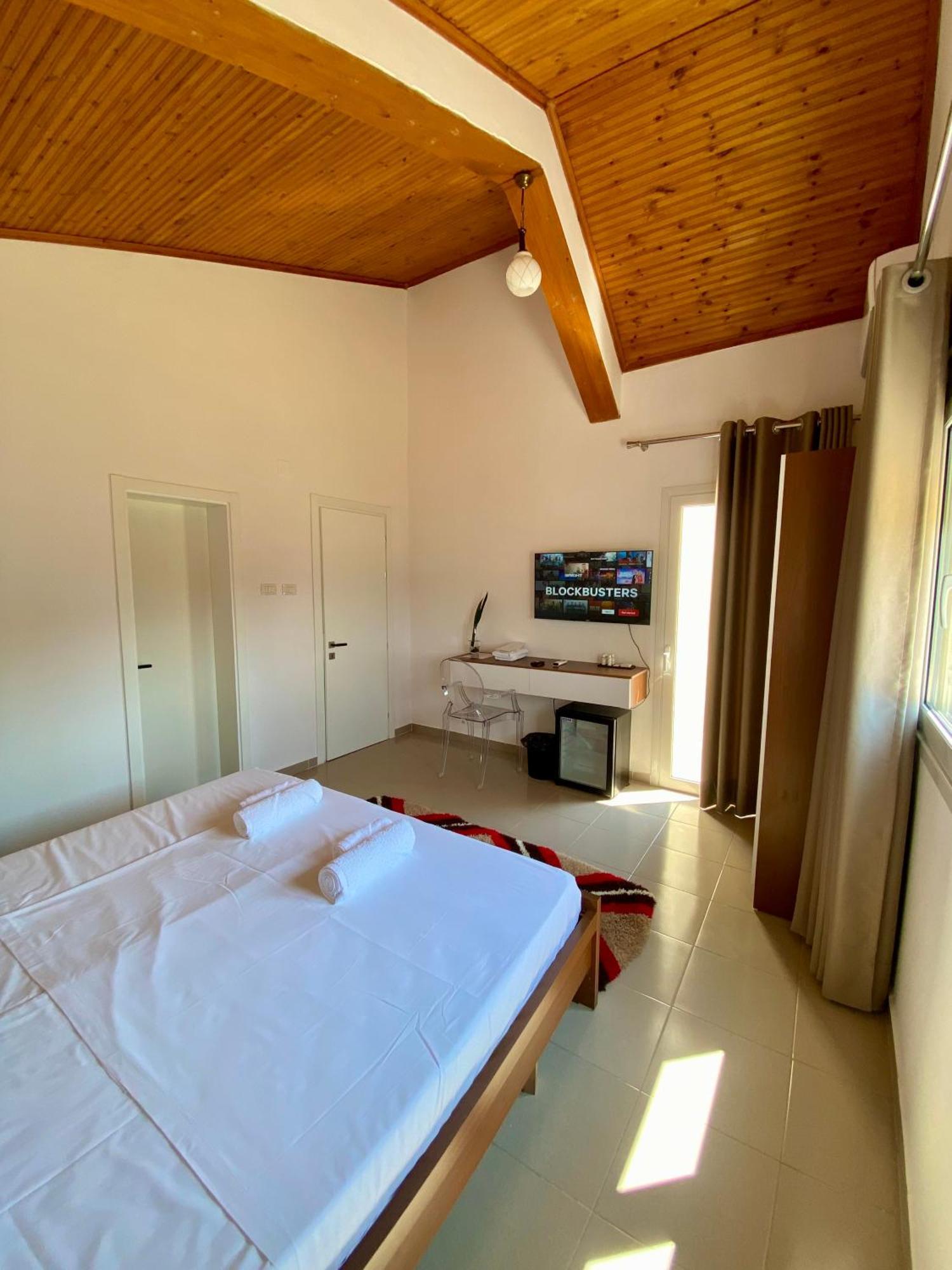 Villa Niku เบราท ภายนอก รูปภาพ
